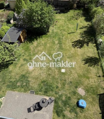 Blick vom Balkon in den Garten