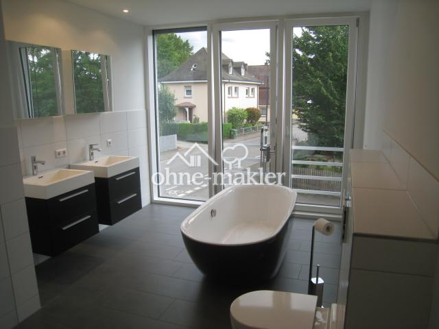 Bad mit Wc und Dusche.