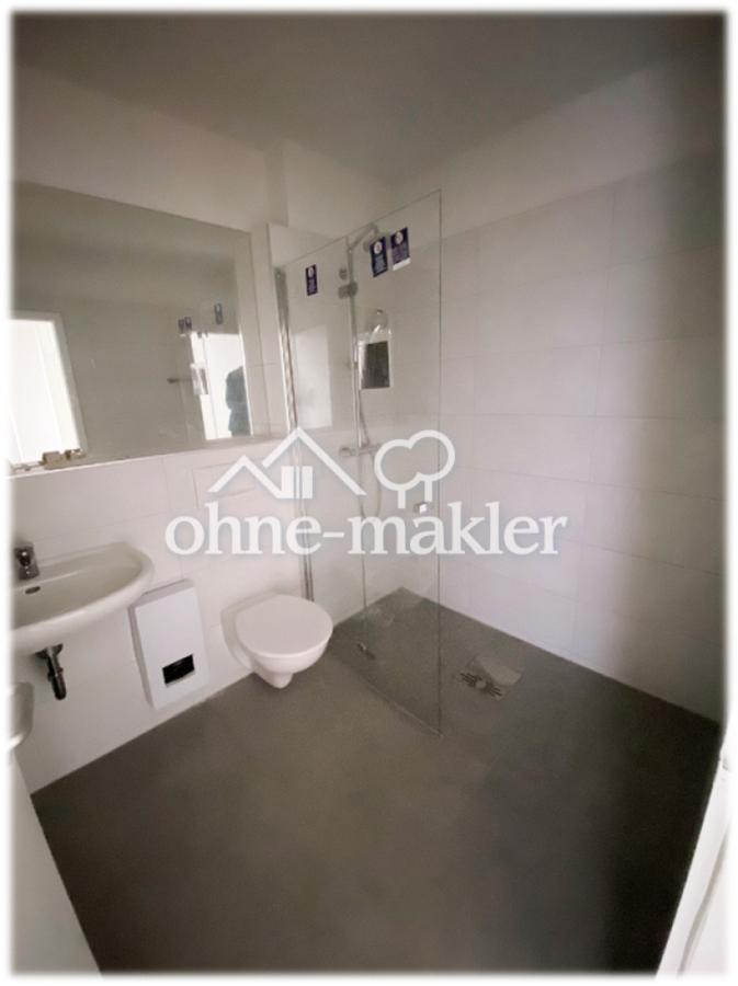 Badezimmer mit Walk In Dusche