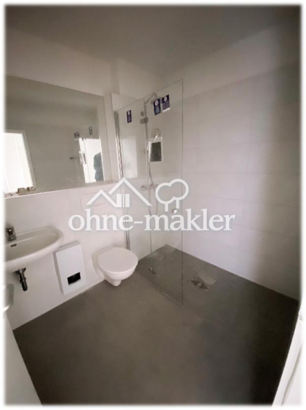 Badezimmer mit Walk In Dusche