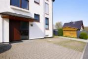 PKW- Stellplatz vor dem Haus