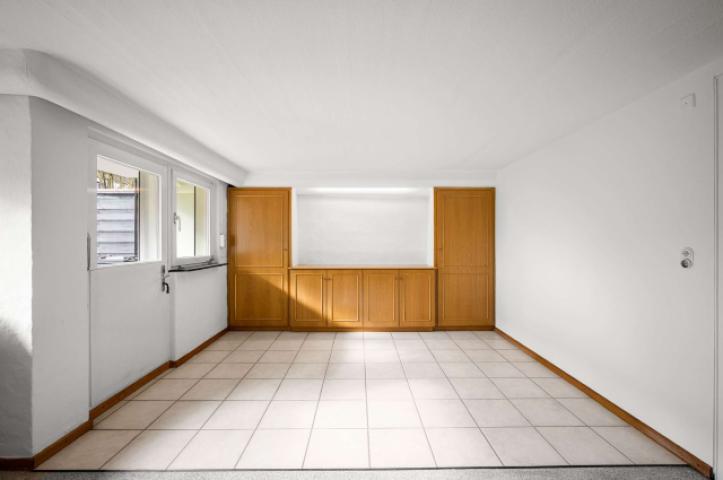 Zimmer mit Ausgang zum Garten