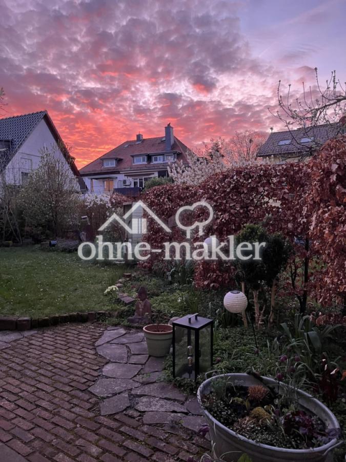 Abendgarten hinter dem Haus