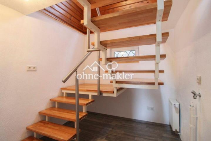 Treppe ins Untergeschoss