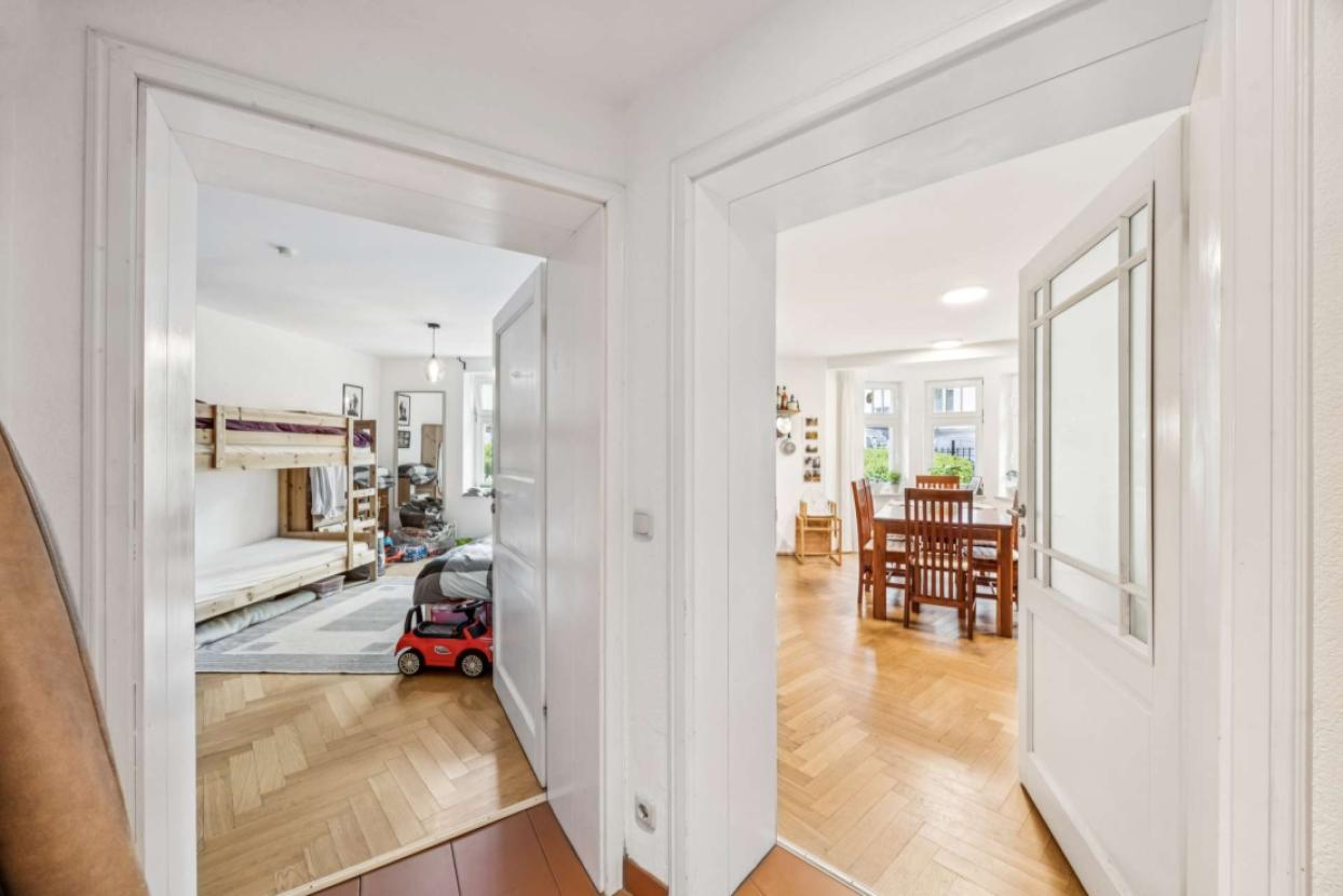 Blick zum Schlafzimmer und Essbereich