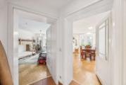 Blick zum Schlafzimmer und Essbereich