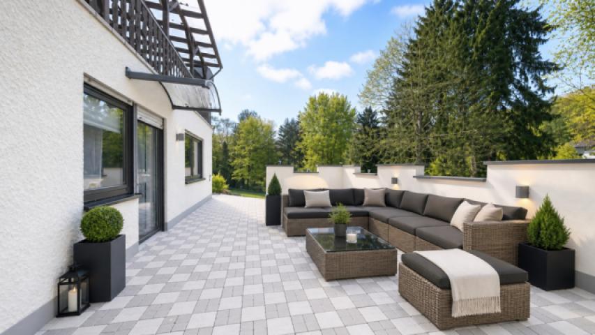Terrasse mit KI eingerichtet