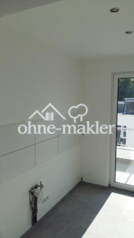 Küche mit Ausgang zum Balkon