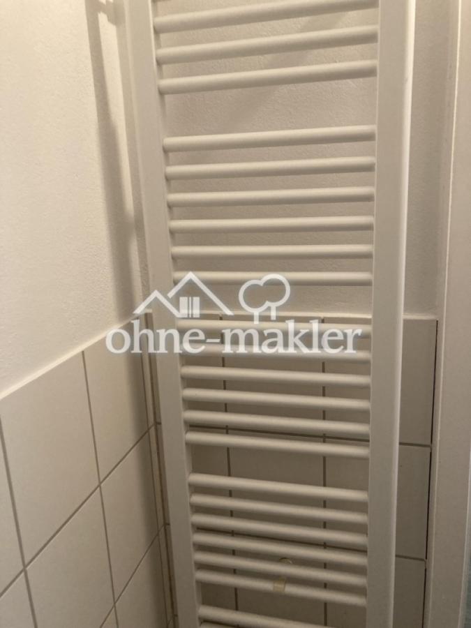 Bad: Handtuchheizkörper