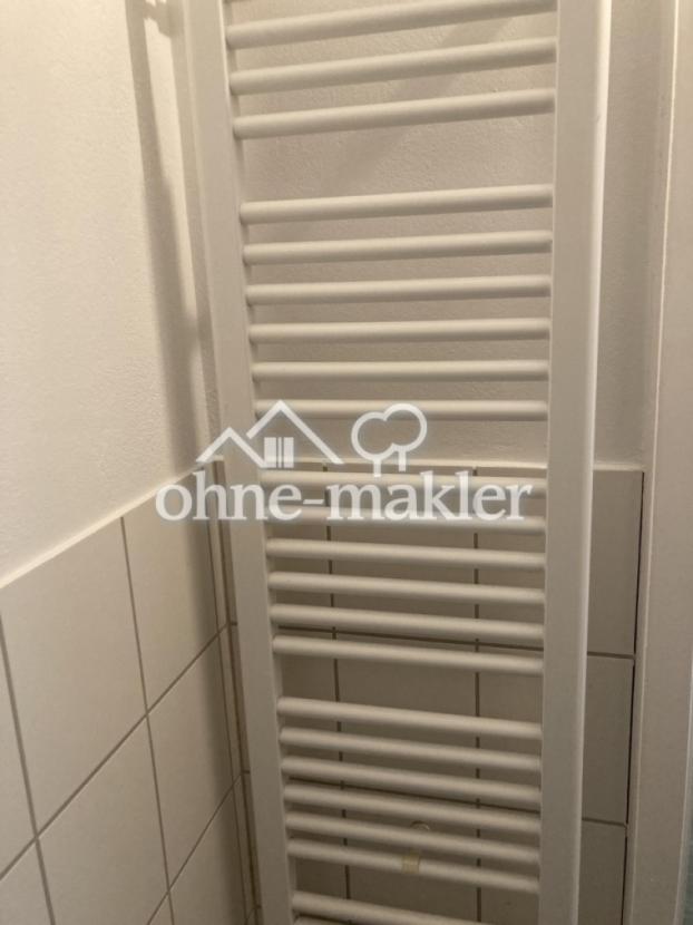 Bad: Handtuchheizkörper