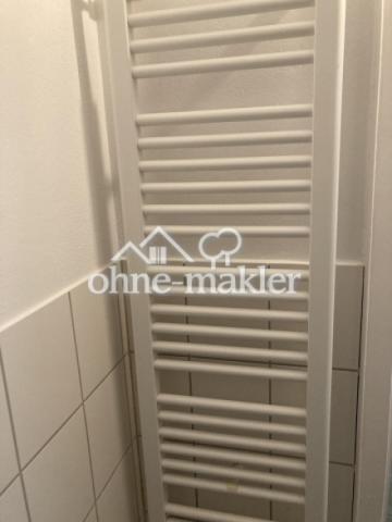 Bad: Handtuchheizkörper