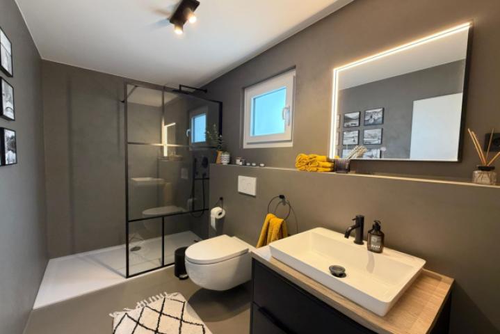 EG Bad mit Dusche und WC