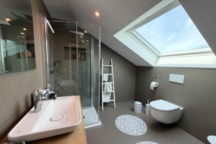 DG Bad mit Dusche und WC