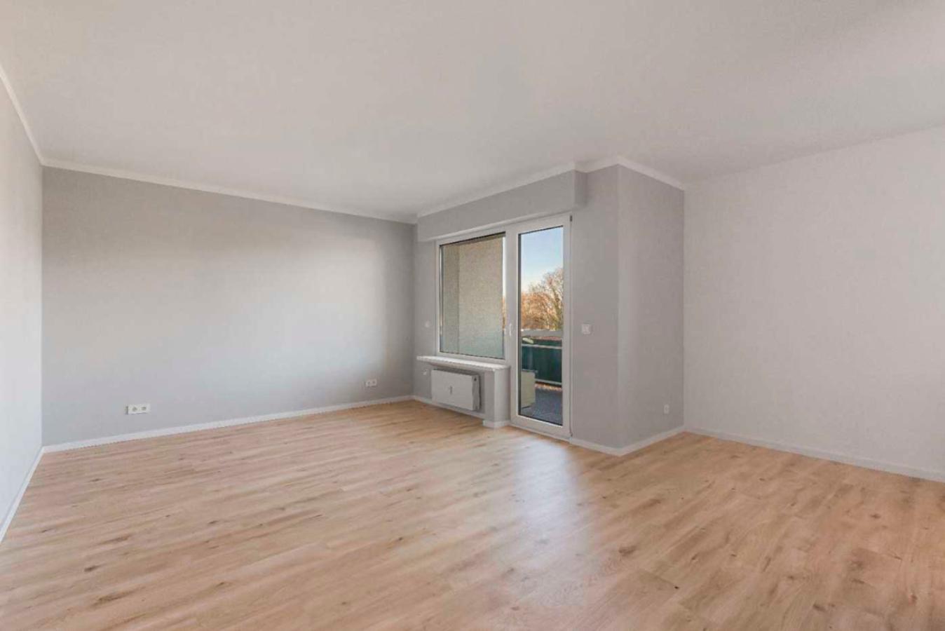 Wohnzimmer mit Balkon