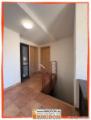 Flur im EG mit Treppe in Keller