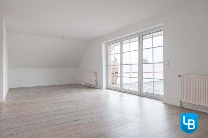 DG: Wohnbereich mit Zugang zur Dachterrasse