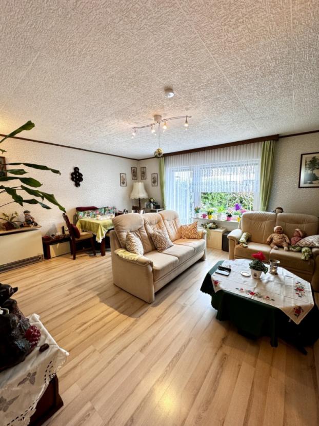 Blick ins Wohnzimmer 