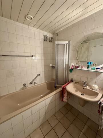 Bad mit Badewanne