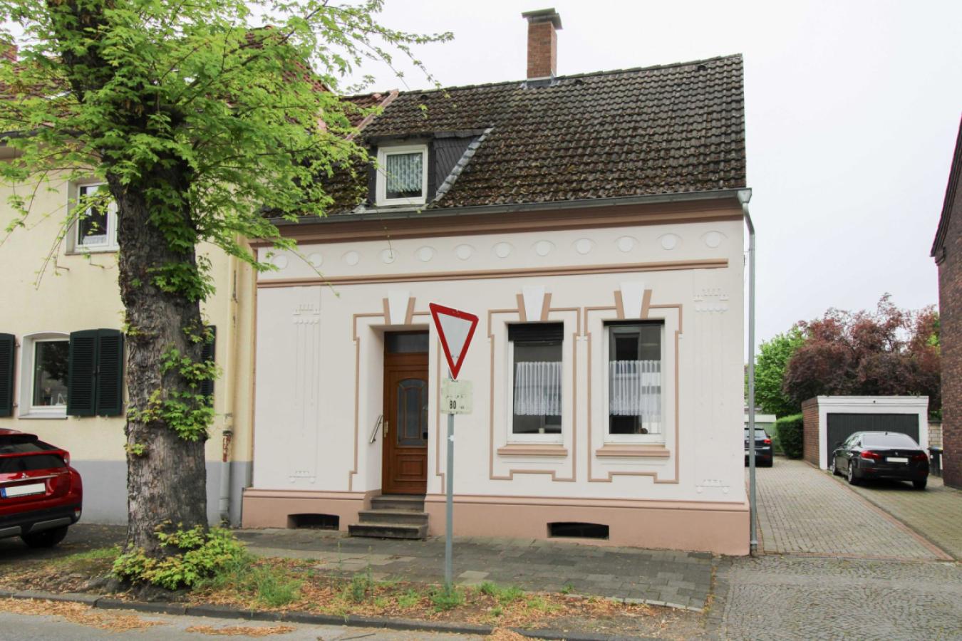 Haus1 / Straße