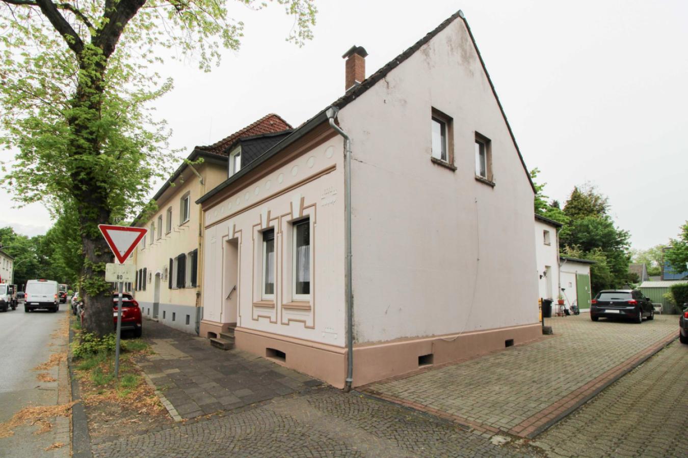 Haus2 / Straße