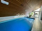 Schwimmhalle