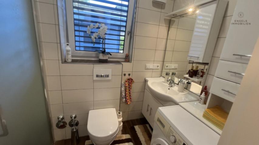 Duschbad mit Waschmaschinenanschluss