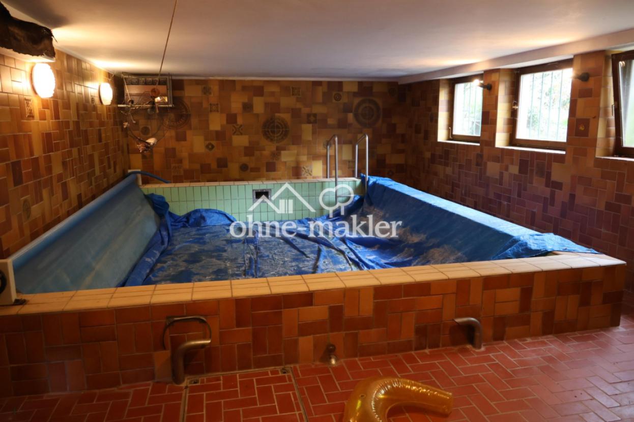 Schwimmbad Keller