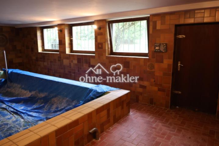 Schwimmbad Keller