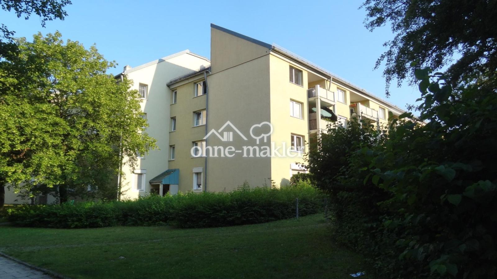 Hausansicht mit Eingangsbereic