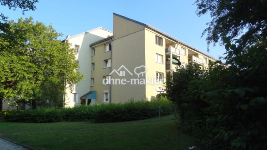 Hausansicht mit Eingangsbereic