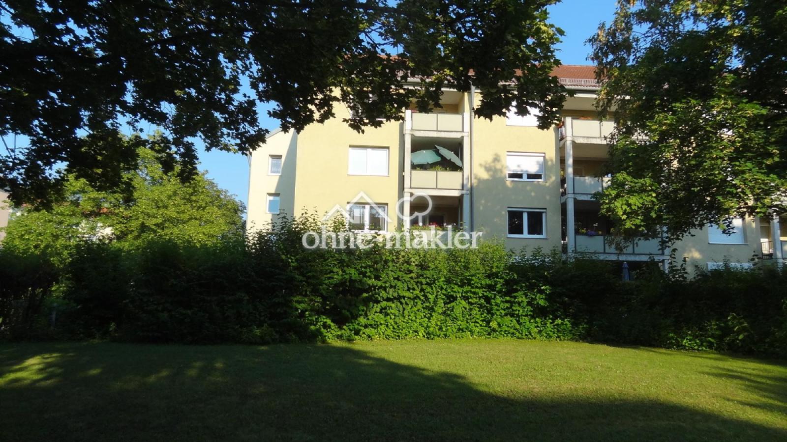 Hausansicht Garten mit Balkon