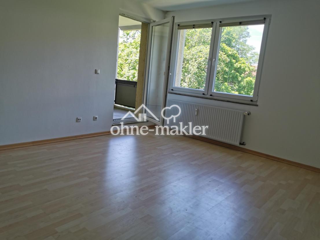 Wohnzimmer_Zugang zur Loggia