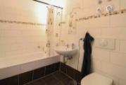 Badezimmer mit Badewanne