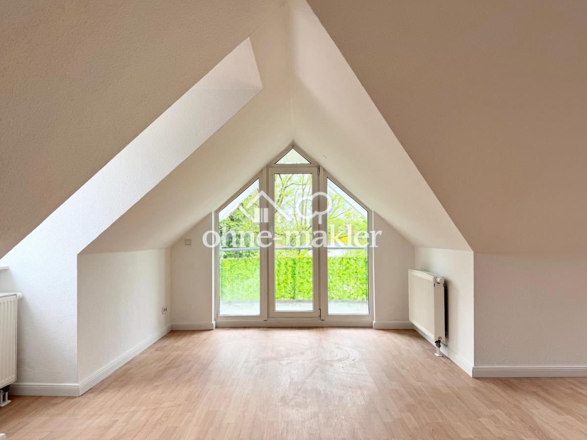 Wohnzimmer mit Balkon