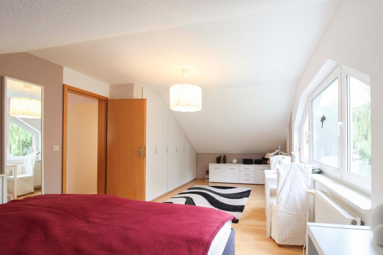 Schlafzimmer mit Einbauschrank