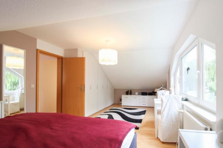Schlafzimmer mit Einbauschrank