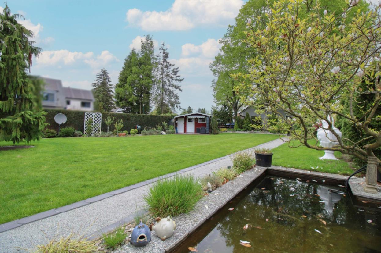 Garten mit Teich
