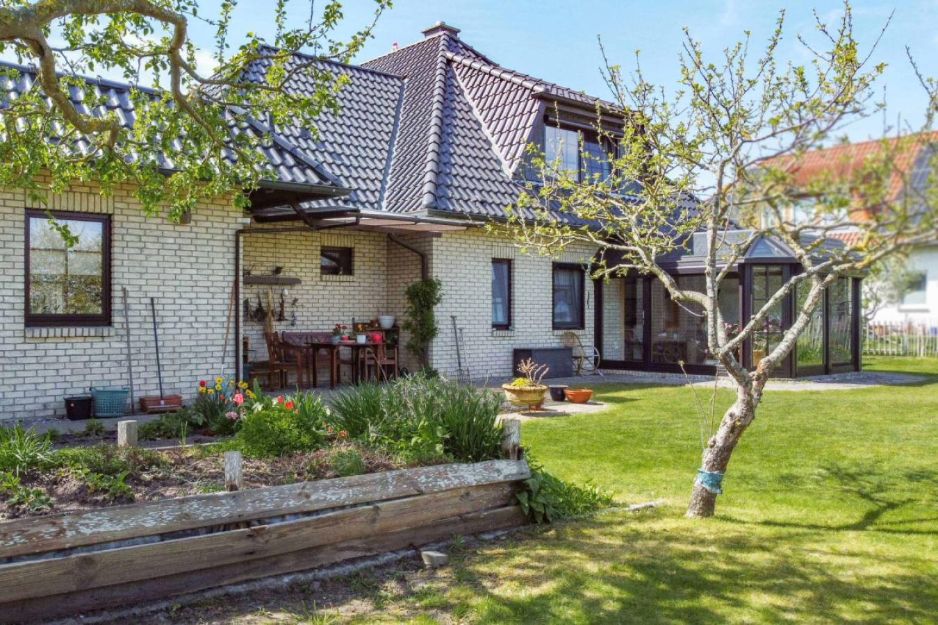 Garten mit Blick auf das Haus
