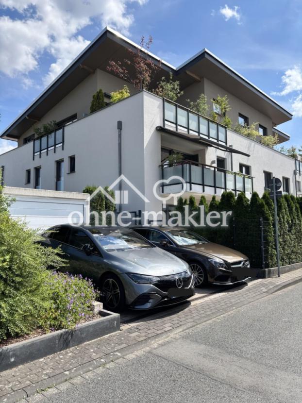 Stellplätze und Garage