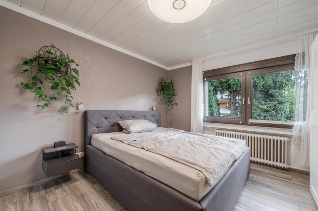 Schlafzimmer 1