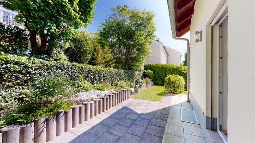 Terrasse mit Garten