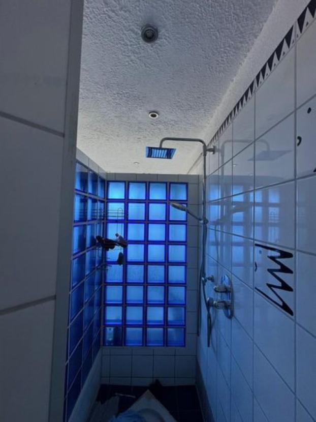 14 Dusche