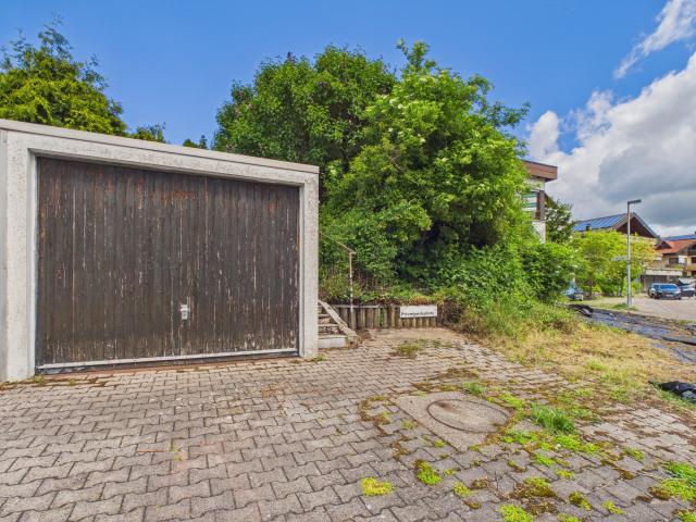 Garage mit Aussenstellplatz
