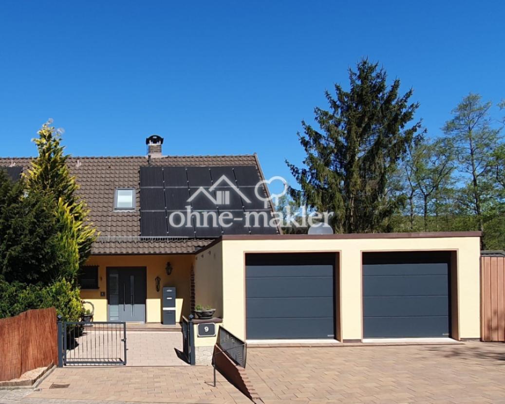 Doppelgarage und PV-Anlage