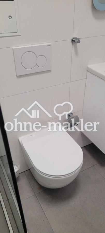 WC mit Absenkautomatik beim De