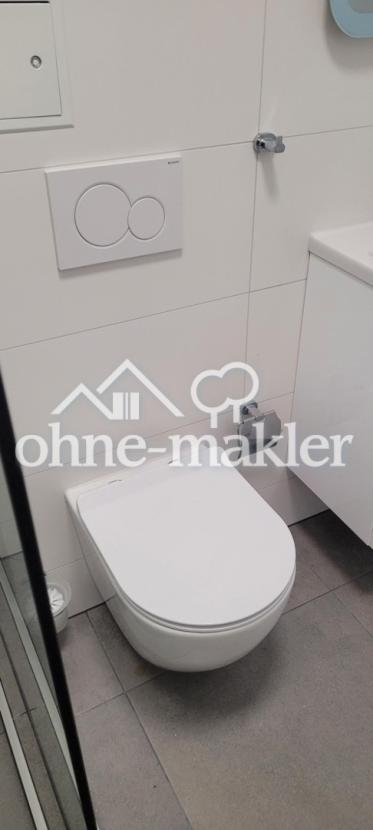 WC mit Absenkautomatik beim De