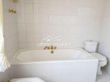 Badezimmer mit Badewanne 1.OG