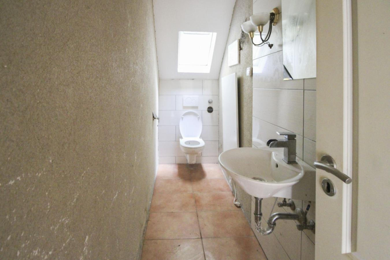 2 OG separate Toilette_