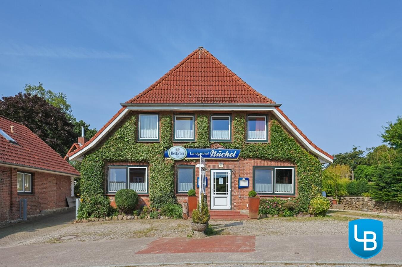 ...mit Parkplätzen vor der Tür