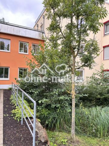 Hauseingang mit Bachlauf